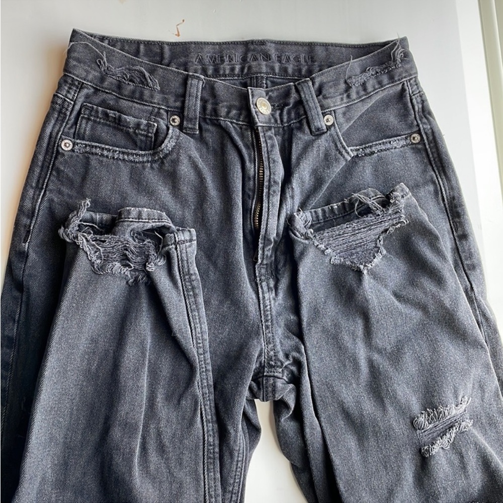 American eagle size 2 black distressed mom jeans.